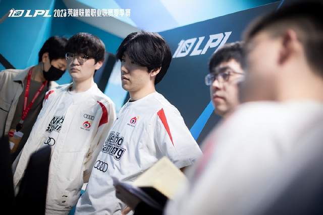 间有时就足 间有时就足